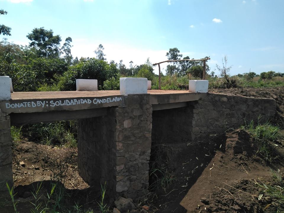 Construcción de un puente en la aldea de Fossa